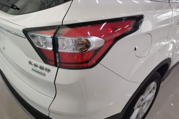 Used Ford Kuga 2018 EcoBoost 180 Two-Wheel-Drive Platinum Edition Exterior 2