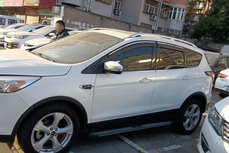 Used Ford Kuga 2018 EcoBoost 180 Two-Wheel-Drive Platinum Edition Exterior 3