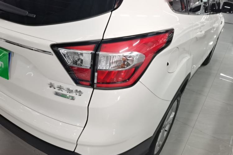 Used Ford Kuga 2018 EcoBoost 180 Two-Wheel-Drive Platinum Edition Exterior 3