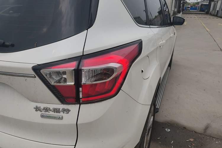 Used Ford Kuga 2018 EcoBoost 180 Two-Wheel-Drive Platinum Edition Exterior 3