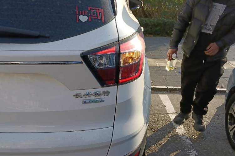 Used Ford Kuga 2018 EcoBoost 180 Two-Wheel-Drive Platinum Edition Exterior 6