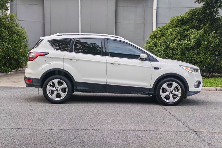 Used Ford Kuga 2018 EcoBoost 180 Two-Wheel-Drive Platinum Edition Exterior 6