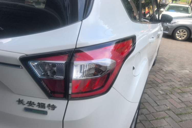 Used Ford Kuga 2018 Facelifted EcoBoost 180 Two-Wheel Drive Luxury Wing Edition Exterior 9