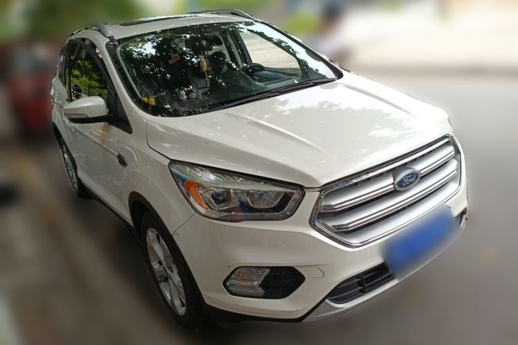 Used Ford Kuga 2018 EcoBoost 180 Two-Wheel-Drive Platinum Edition Front Right 45 Deg