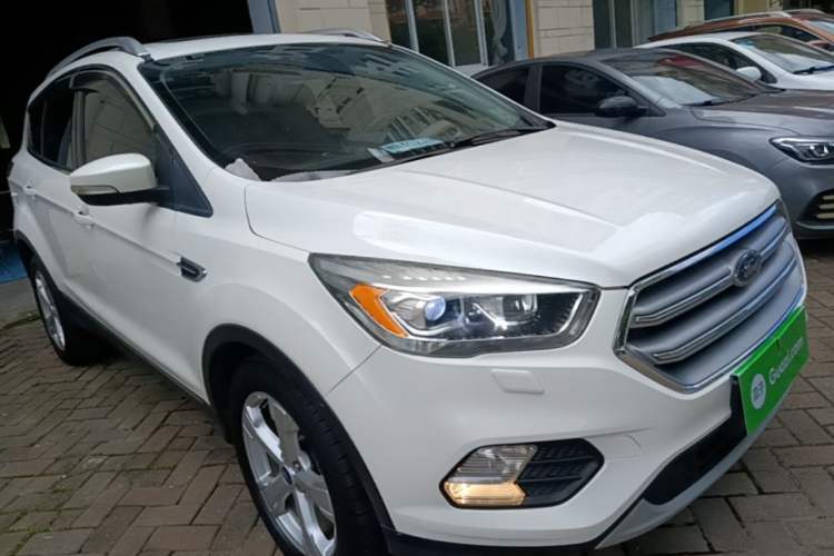Used Ford Kuga 2018 Facelifted EcoBoost 180 Two-Wheel Drive Luxury Wing Edition Front Right 45 Deg