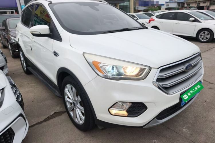 Used Ford Kuga 2018 EcoBoost 180 Two-Wheel-Drive Platinum Edition Front Right 45 Deg