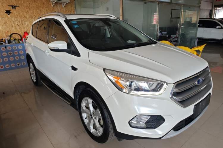 Used Ford Kuga 2018 EcoBoost 180 Two-Wheel-Drive Platinum Edition Front Right 45 Deg