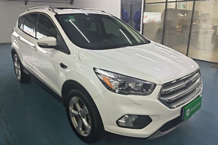 Used Ford Kuga 2018 Facelifted EcoBoost 180 Two-Wheel Drive Luxury Wing Edition Front Right 45 Deg