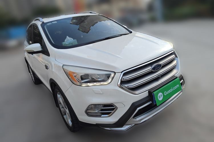 Used Ford Kuga 2018 Facelifted EcoBoost 180 Two-Wheel Drive Luxury Wing Edition Front Right 45 Deg