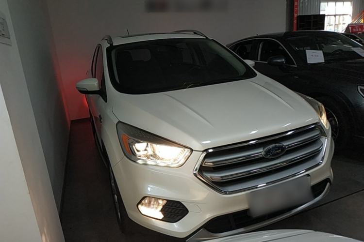 Used Ford Kuga 2018 EcoBoost 180 Two-Wheel-Drive Platinum Edition Front Right 45 Deg