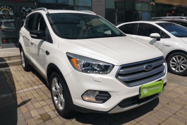 Used Ford Kuga 2018 Facelifted EcoBoost 180 Two-Wheel Drive Luxury Wing Edition Front Right 45 Deg