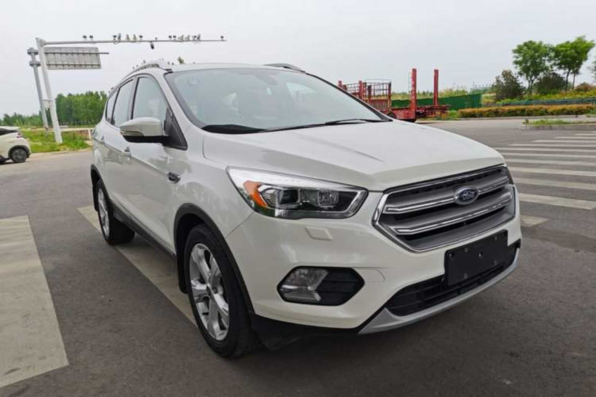 Used Ford Kuga 2018 Facelifted EcoBoost 180 Two-Wheel Drive Luxury Wing Edition Front Right 45 Deg