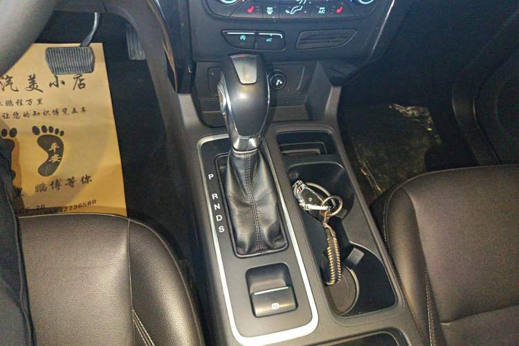 Used Ford Kuga 2018 EcoBoost 180 Two-Wheel-Drive Luxury Wing Edition Gear Lever