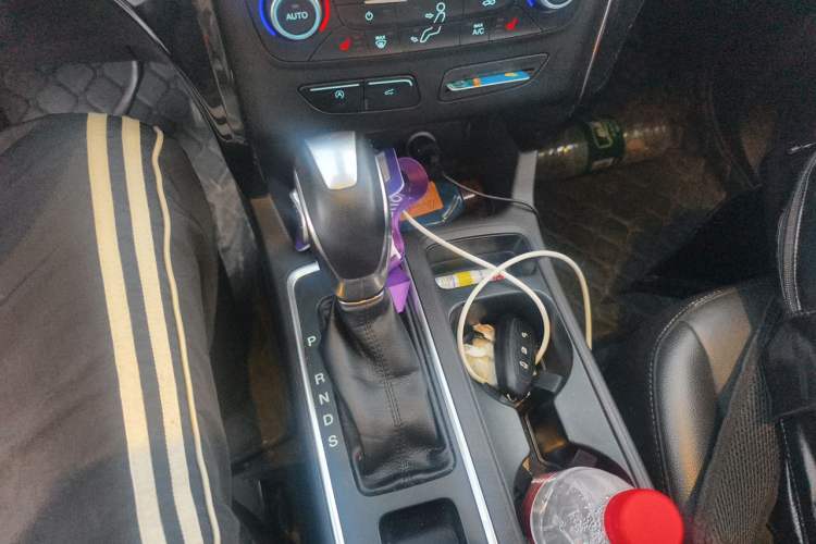 Used Ford Kuga 2018 EcoBoost 180 Two-Wheel-Drive Luxury Wing Edition Gear Lever