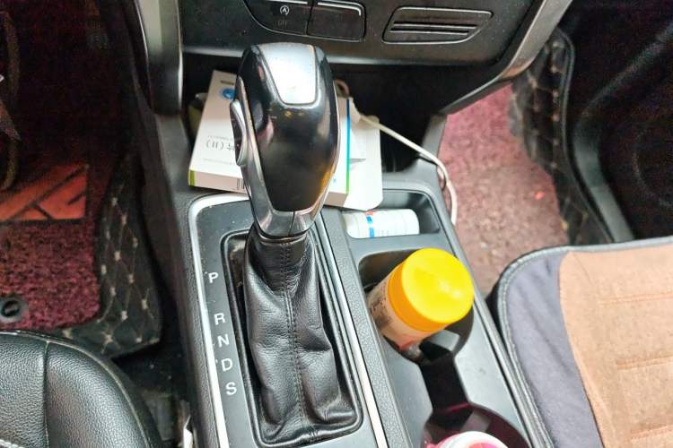 Used Ford Kuga 2018 Facelifted EcoBoost 180 Two-Wheel-Drive Platinum Wing Edition Gear Lever