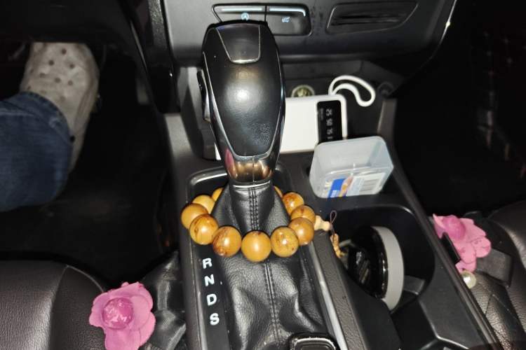 Used Ford Kuga 2018 EcoBoost 180 Two-Wheel-Drive Luxury Wing Edition Gear Lever