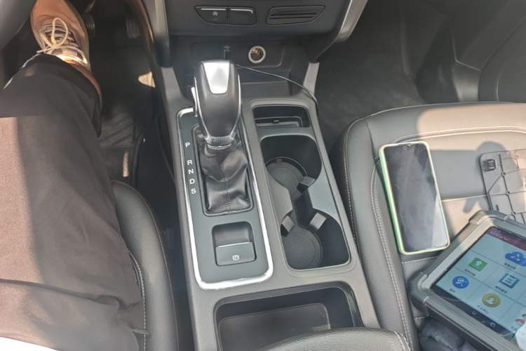 Used Ford Kuga 2018 Facelifted EcoBoost 180 Two-Wheel-Drive Platinum Wing Edition Gear Lever