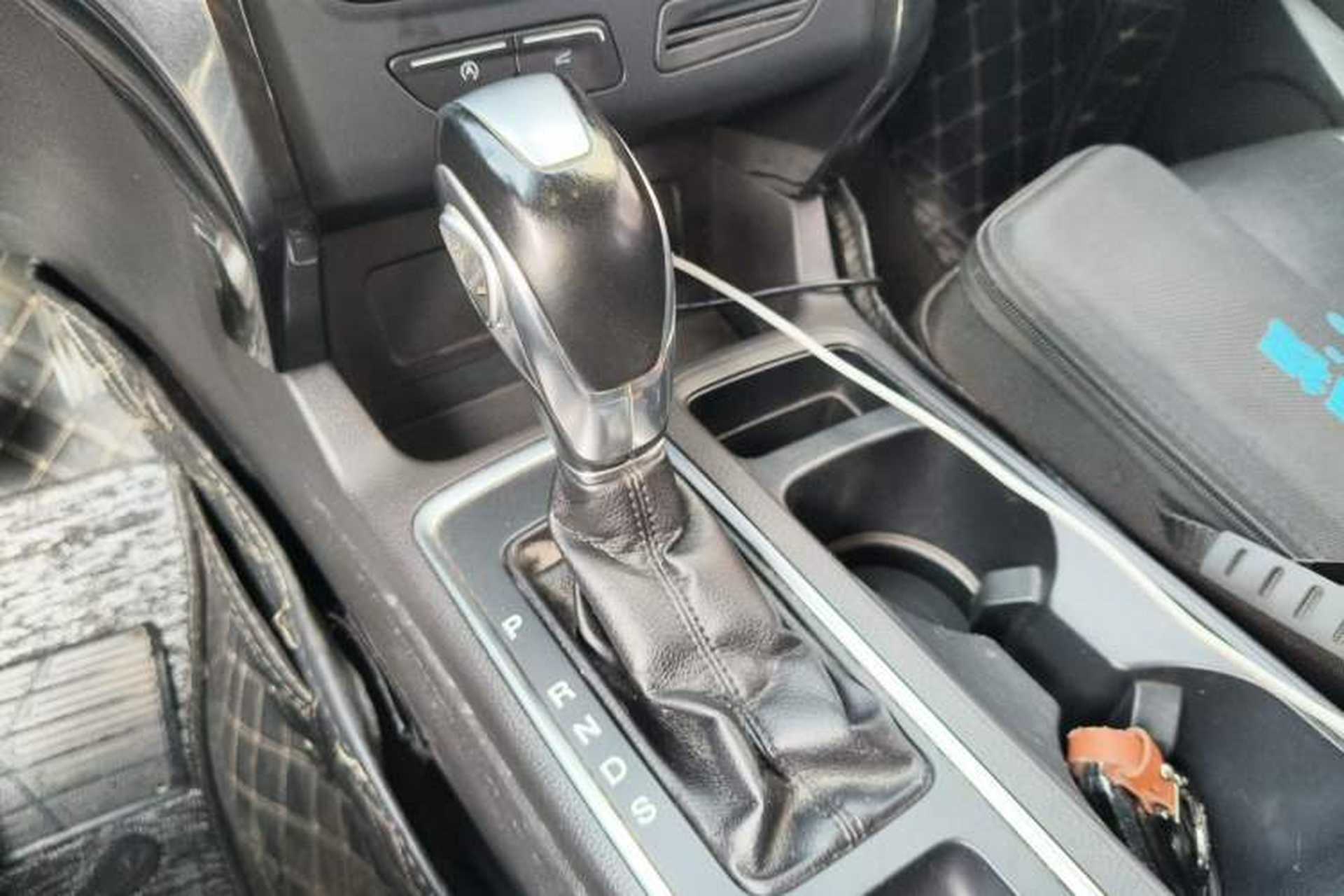 Used Ford Kuga 2018 EcoBoost 180 Two-Wheel-Drive Luxury Wing Edition Gear Lever