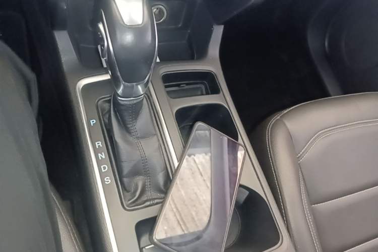Used Ford Kuga 2018 EcoBoost 180 Two-Wheel-Drive Platinum Edition Gear Lever