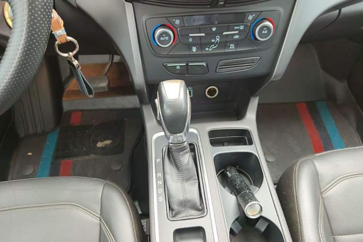 Used Ford Kuga 2018 EcoBoost 180 Two-Wheel-Drive Platinum Edition Gear Lever