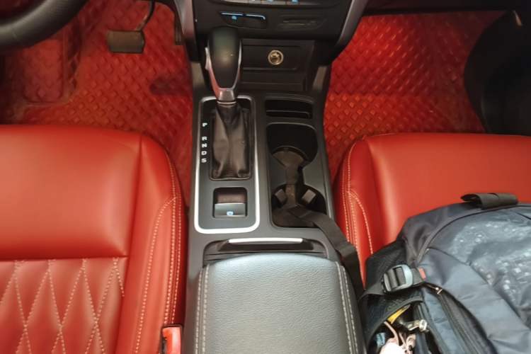 Used Ford Kuga 2018 EcoBoost 180 Two-Wheel-Drive Elite Trim Gear Lever