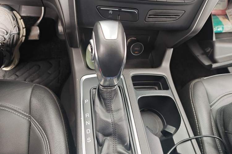Used Ford Kuga 2018 EcoBoost 180 Two-Wheel-Drive Platinum Edition Gear Lever
