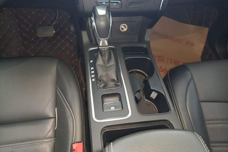 Used Ford Kuga 2018 EcoBoost 180 Two-Wheel-Drive Luxury Wing Edition Gear Lever