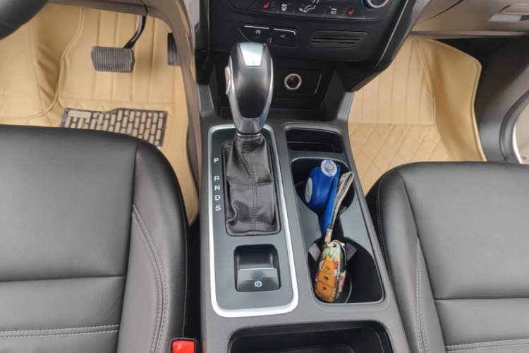 Used Ford Kuga 2018 EcoBoost 180 Two-Wheel-Drive Luxury Wing Edition Gear Lever