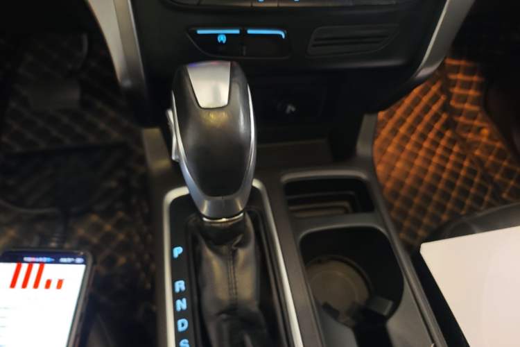 Used Ford Kuga 2018 EcoBoost 180 Two-Wheel-Drive Platinum Edition Gear Lever