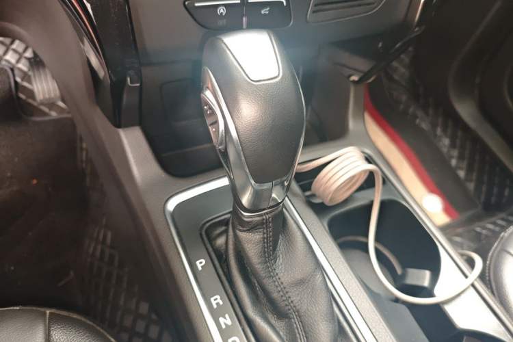Used Ford Kuga 2018 Facelifted EcoBoost 180 Two-Wheel Drive Luxury Wing Edition Gear Lever