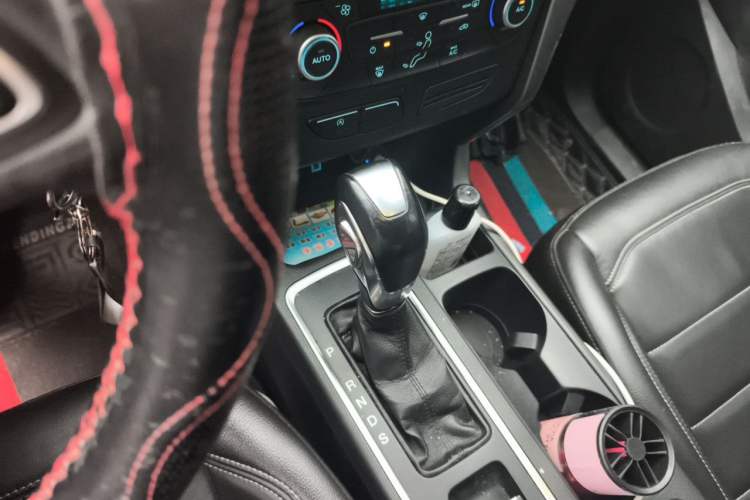 Used Ford Kuga 2018 EcoBoost 180 Two-Wheel-Drive Platinum Edition Gear Lever