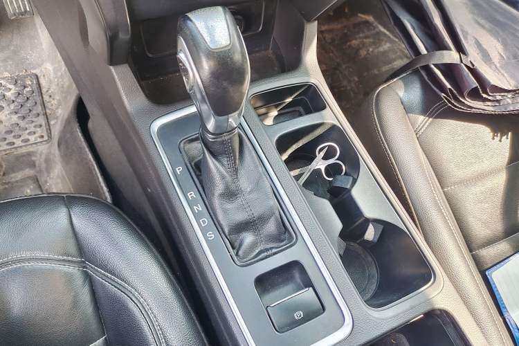 Used Ford Kuga 2018 EcoBoost 180 Two-Wheel-Drive Elite Trim Gear Lever
