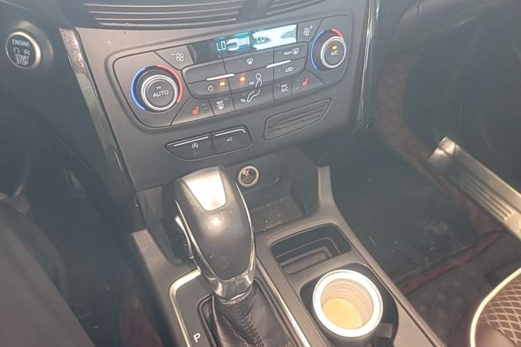 Used Ford Kuga 2018 EcoBoost 180 Two-Wheel-Drive Luxury Wing Edition Gear Lever