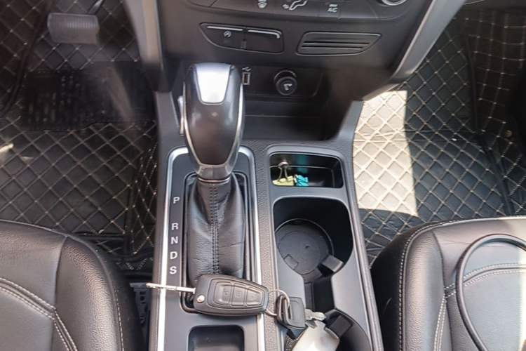 Used Ford Kuga 2018 EcoBoost 180 Two-Wheel-Drive Platinum Edition Gear Lever
