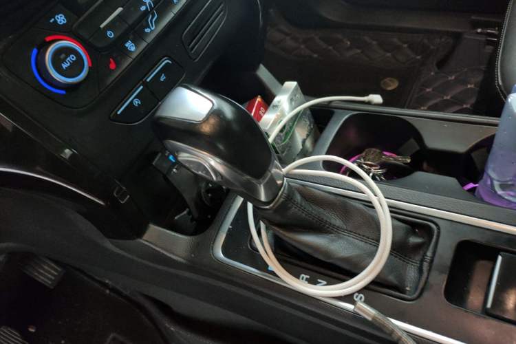 Used Ford Kuga 2018 Facelifted EcoBoost 180 Two-Wheel Drive Luxury Wing Edition Gear Lever