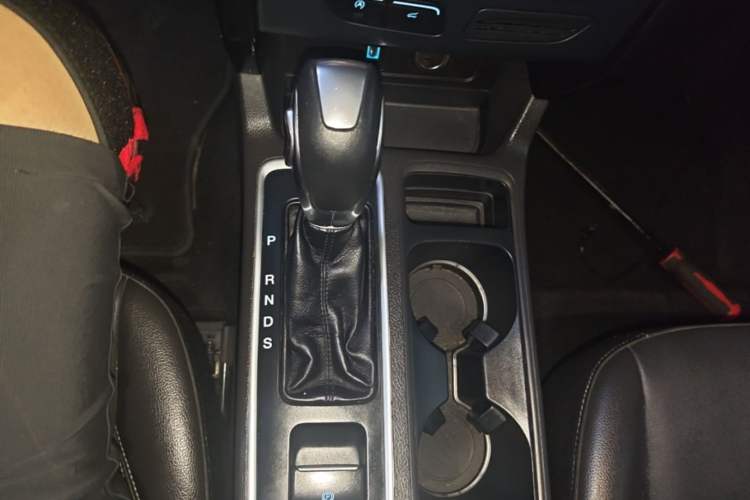 Used Ford Kuga 2018 Facelifted EcoBoost 180 Two-Wheel Drive Luxury Wing Edition Gear Lever