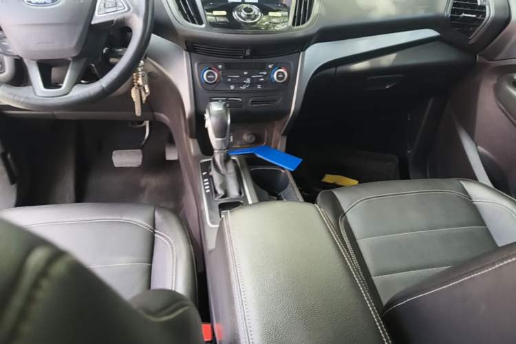 Used Ford Kuga 2018 EcoBoost 180 Two-Wheel-Drive Platinum Edition Gear Lever