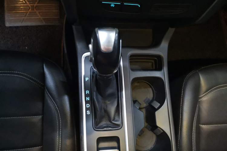 Used Ford Kuga 2018 EcoBoost 180 Two-Wheel-Drive Platinum Edition Gear Lever