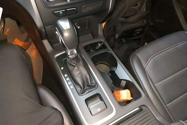 Used Ford Kuga 2018 EcoBoost 180 Two-Wheel-Drive Platinum Edition Gear Lever