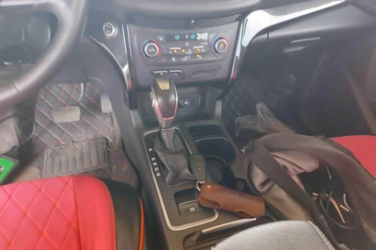 Used Ford Kuga 2018 EcoBoost 180 Two-Wheel-Drive Luxury Wing Edition Gear Lever