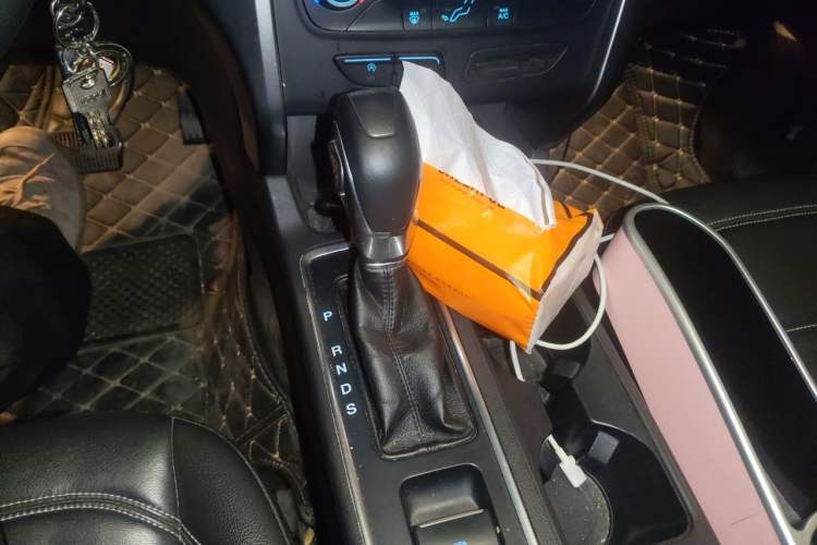 Used Ford Kuga 2018 EcoBoost 180 Two-Wheel-Drive Platinum Edition Gear Lever