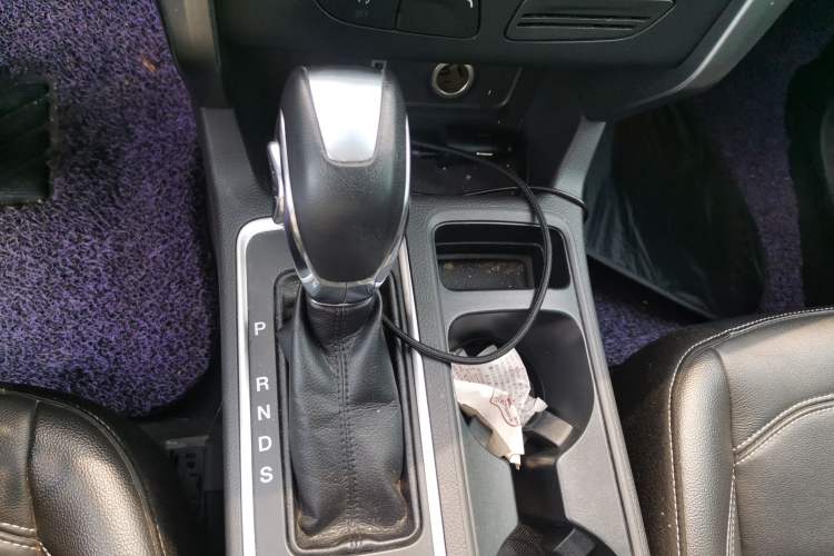 Used Ford Kuga 2018 EcoBoost 180 Two-Wheel-Drive Platinum Edition Gear Lever