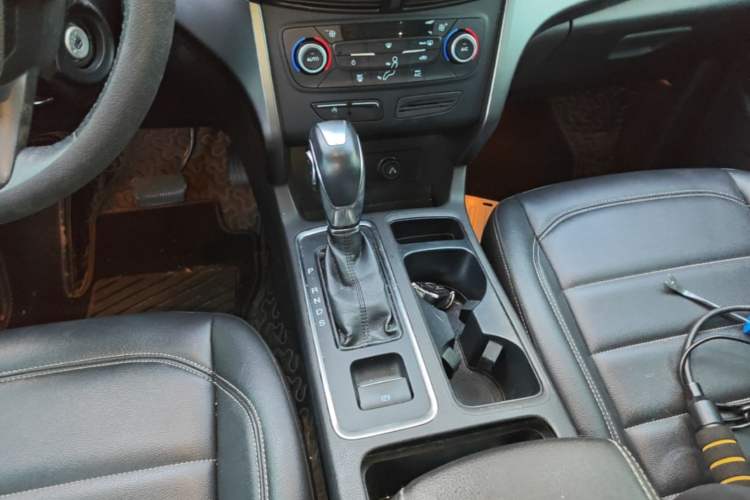 Used Ford Kuga 2018 Facelifted EcoBoost 180 Two-Wheel-Drive Platinum Wing Edition Gear Lever