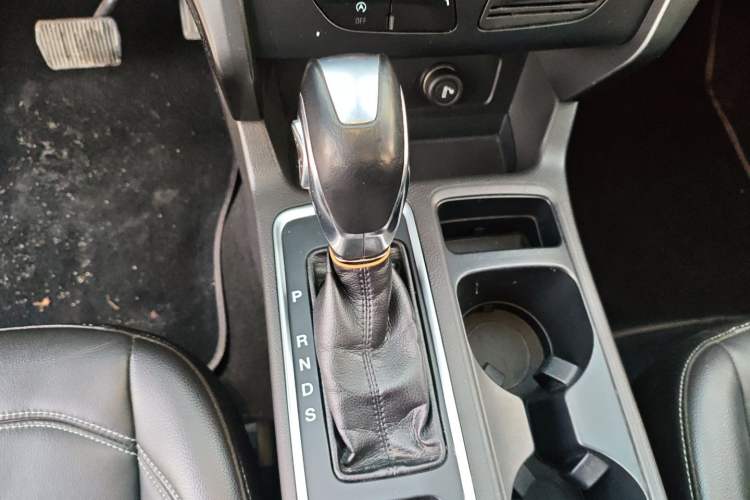 Used Ford Kuga 2018 EcoBoost 180 Two-Wheel-Drive Platinum Edition Gear Lever