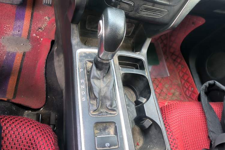 Used Ford Kuga 2018 EcoBoost 180 Two-Wheel-Drive Elite Trim Gear Lever