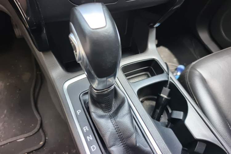 Used Ford Kuga 2018 EcoBoost 180 Two-Wheel-Drive Luxury Wing Edition Gear Lever