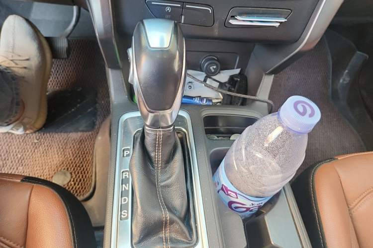 Used Ford Kuga 2018 EcoBoost 180 Two-Wheel-Drive Cognac Special Edition Gear Lever
