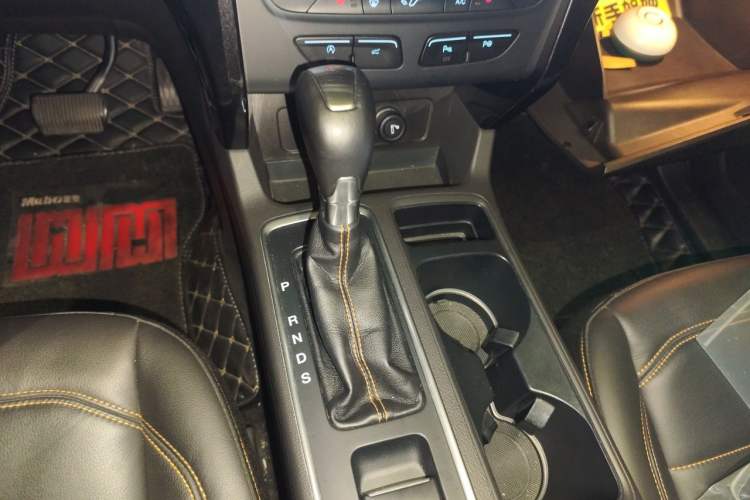 Used Ford Kuga 2018 EcoBoost 245 All-Wheel-Drive Sport Model Gear Lever