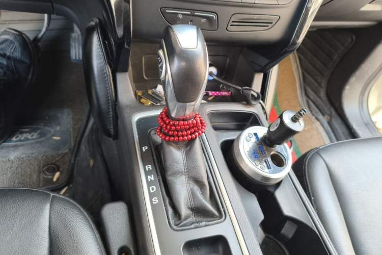 Used Ford Kuga 2018 Facelifted EcoBoost 180 Two-Wheel Drive Luxury Wing Edition Gear Lever