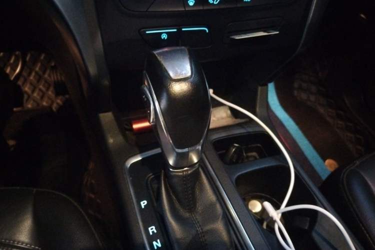 Used Ford Kuga 2018 EcoBoost 180 Two-Wheel-Drive Platinum Edition Gear Lever